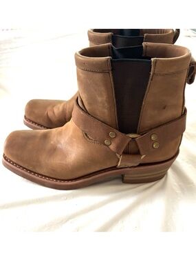 Dingo Cowboy Boots Powder Leather tan with Harness Detail SZ 7 M Worn 1X Indoors